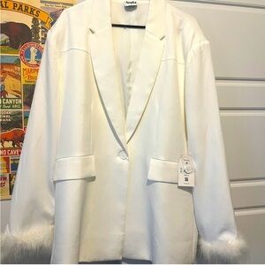 NWT Arula White Blazer with Faux Fur Cuffs 2X